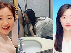 Yi Yuna Blowjob In A Public Toilet