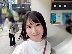 ミニマム体型の萌え系美女が公共のトイレでフェラ、ラブホで手コキして淫乱度アップ