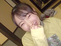 清楚な雰囲気の小顔美女が男とイチャイチャ、服脱いでスローなラブラブエッチ